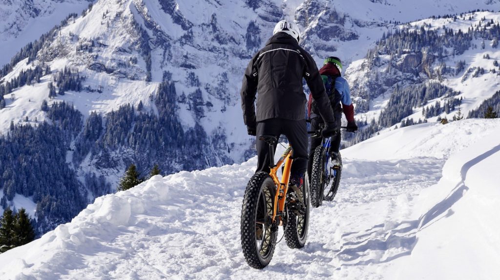 activités sportives à faire à la montagne : vtt de neige