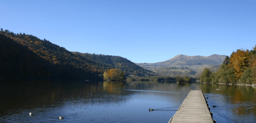visiter l'Auvergne en une semaine : Lac Chambon