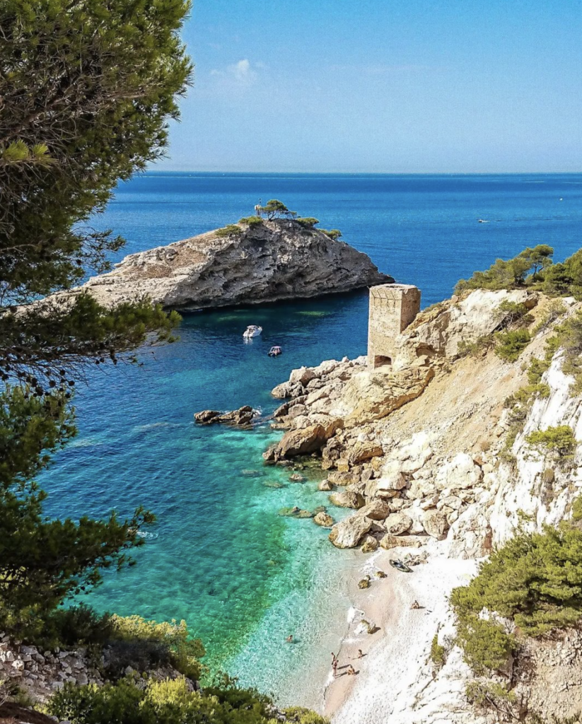 Calanque de l'île de l'Everine - endroits secrets sur la Côte d'Azur